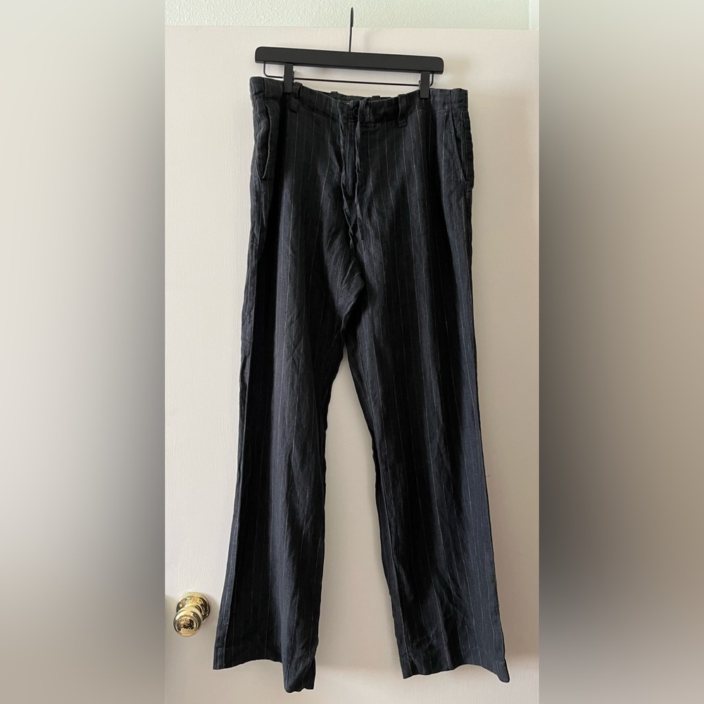 Men’s Kenneth Cole linen pants.